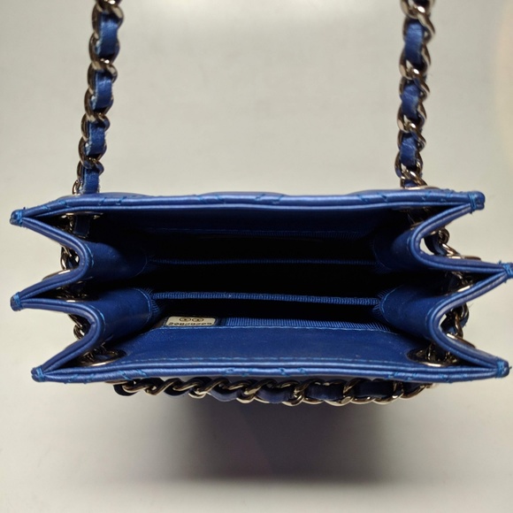 SOLD Chanel Blue Quilted iPhone Crossbody Bag - Picture 6 of 7